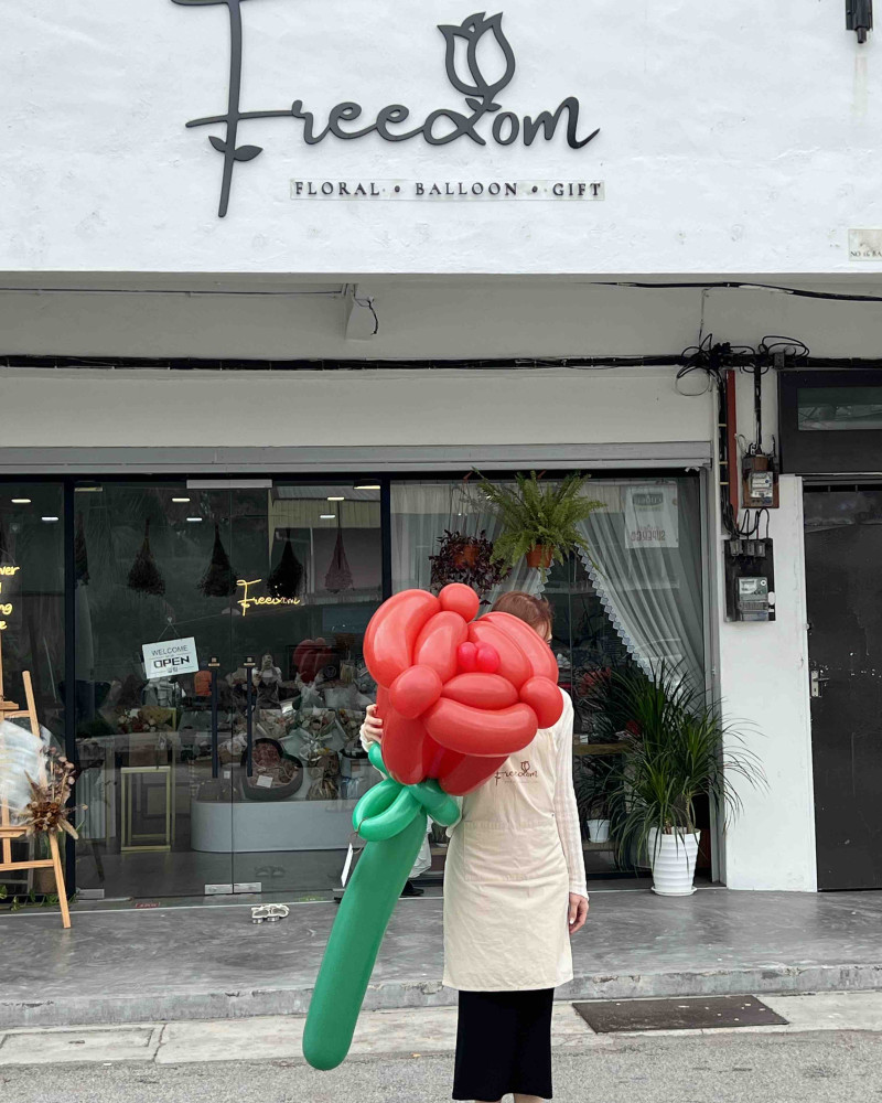 Giant Balloon Rose