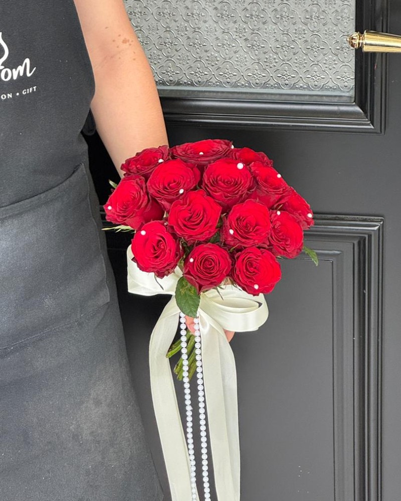 Red Rose with pearl Bridal Bouquet（fresh flower）