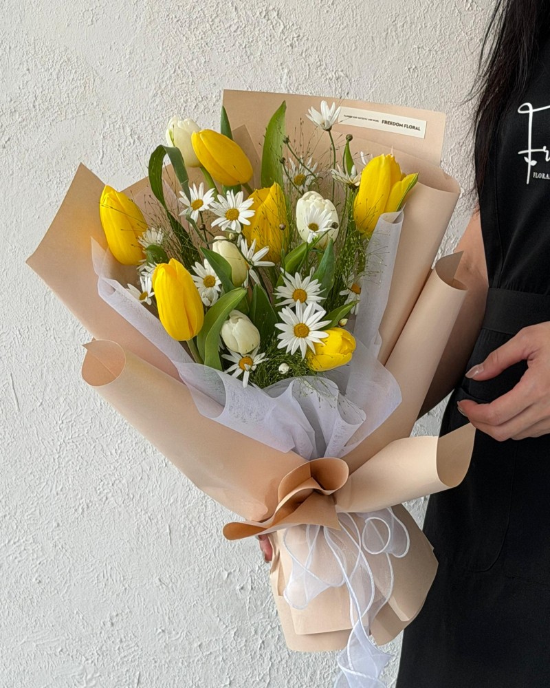 Sunlit Tulip 沐光花语