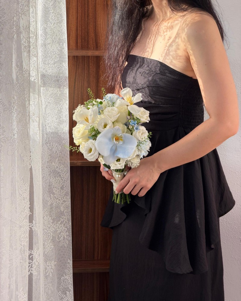 蓝白誓约 Blue White Promise Bridal Bouquet  (Fresh Flower)