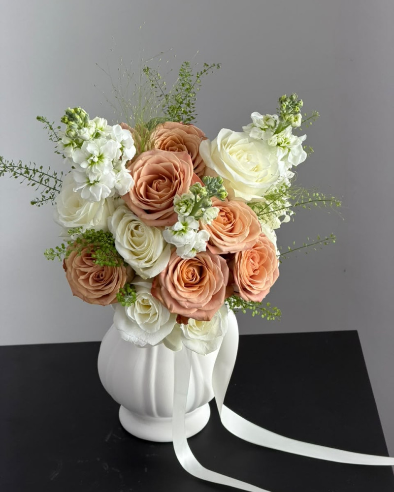 white rose with cappucino rose Bouquet (fresh flower)